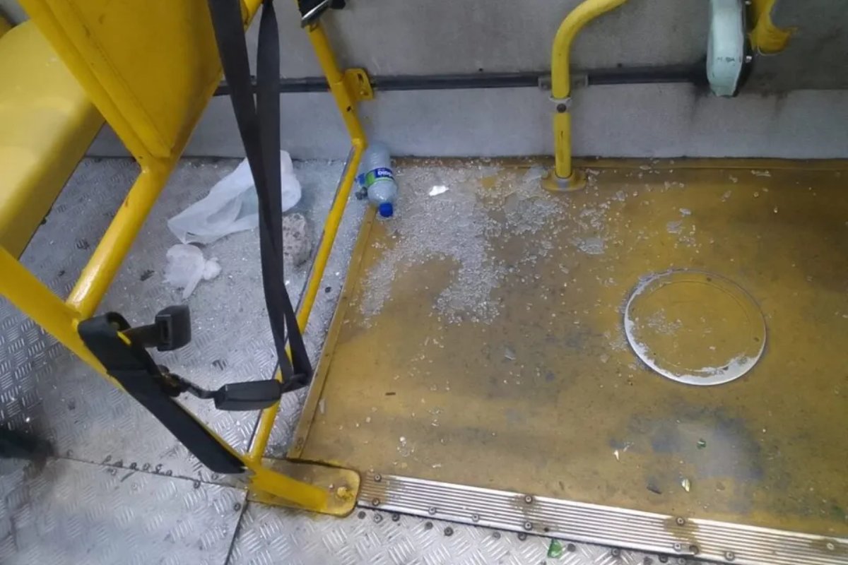 Motorista fica ferido durante ataques a ônibus antes do Ba-Vi em Salvador