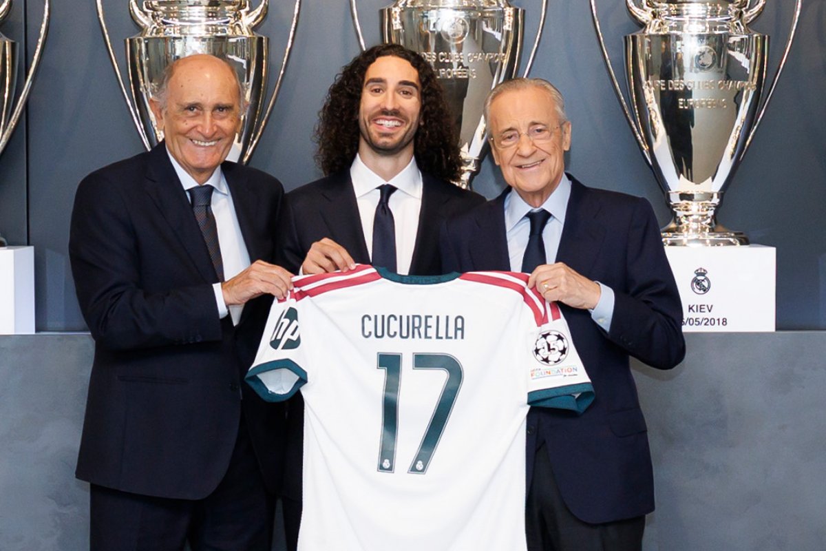 Cucurella é apresentado pelo Real Madrid e assina contrato até 2032