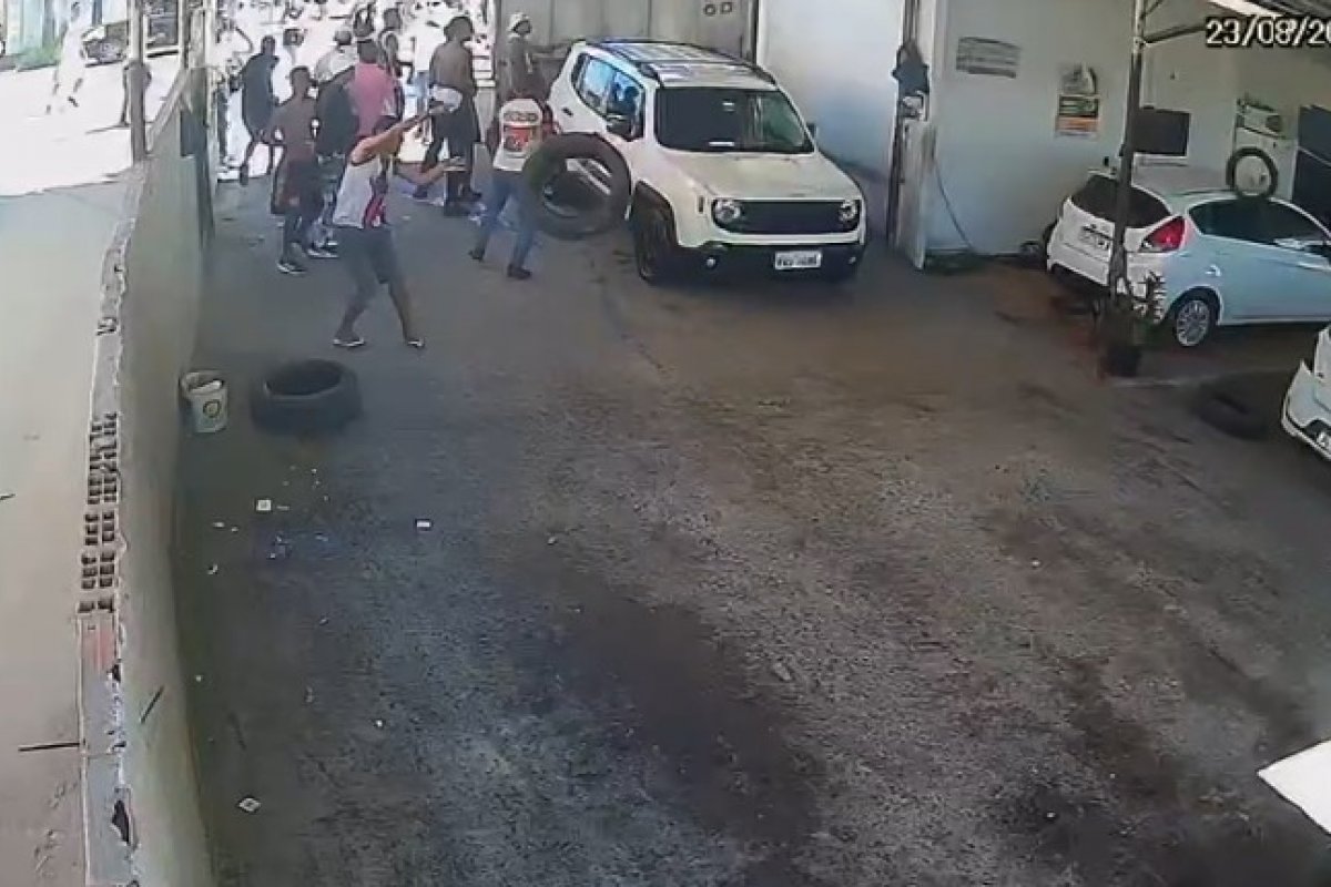 Vídeo: Torcidas organizadas vandalizaram oficina em Canabrava antes do Ba-Vi