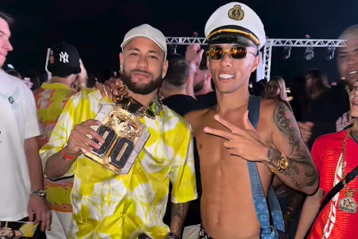 Colar de R$ 2 milhões presentado por Buzeira para Neymar foi alvo de investigações da Polícia Civil por receptação de joias 
