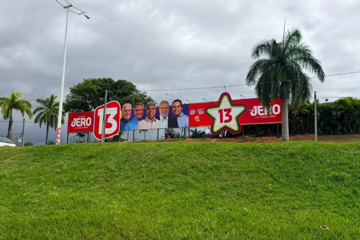 Outdoor do PT na Bahia pode violar lei eleitoral; entenda