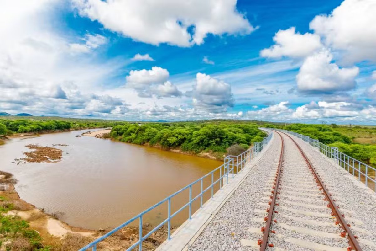 Auditoria do TCU aponta risco de colapso em ponte e atraso em obras de ferrovia na Bahia