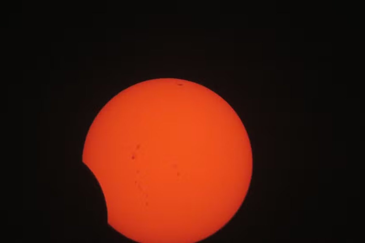 Eclipse lunar parcial poderá ser visto em todo o Brasil na madrugada de sexta-feira