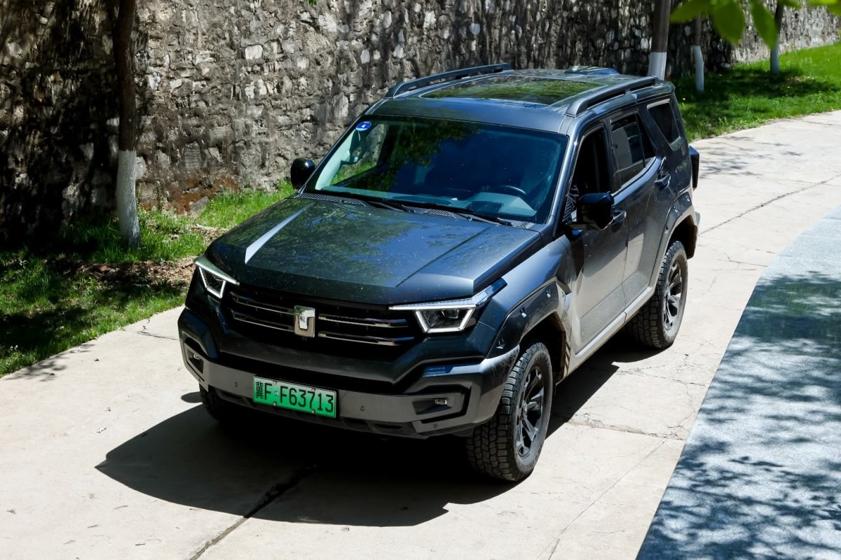 GWM Tank de 421cv e tração 4x4 chega ao país em 2027