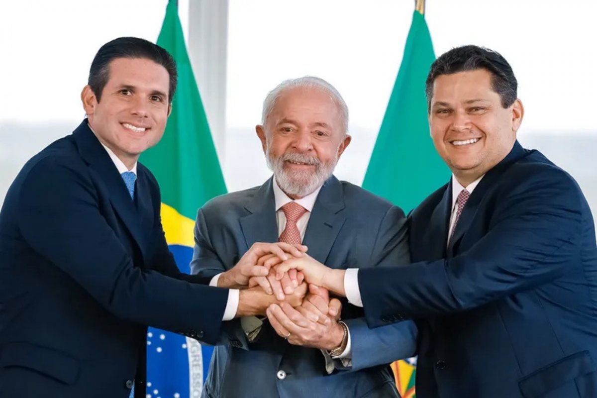 Lula fecha acordo para destravar o fim da taxa das blusinhas com Alcolumbre e Hugo Motta