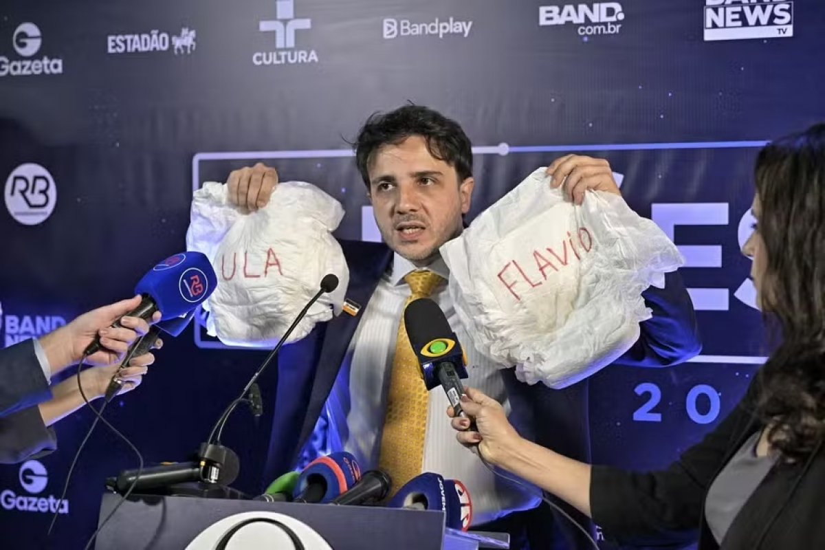 Lula move ação no TSE contra Renan Santos e Caiado por ataques em debate