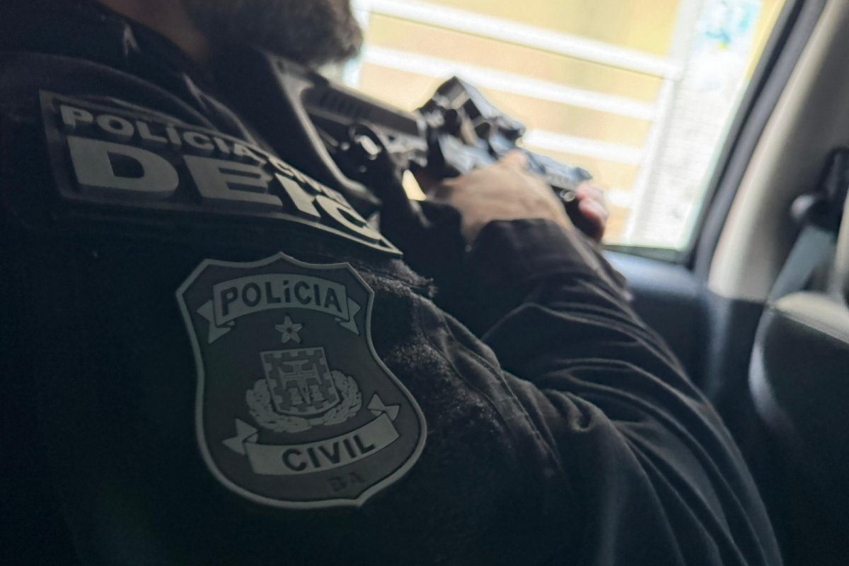 Polícia apreende mercadorias desviadas de loja do centro de Feira de Santana