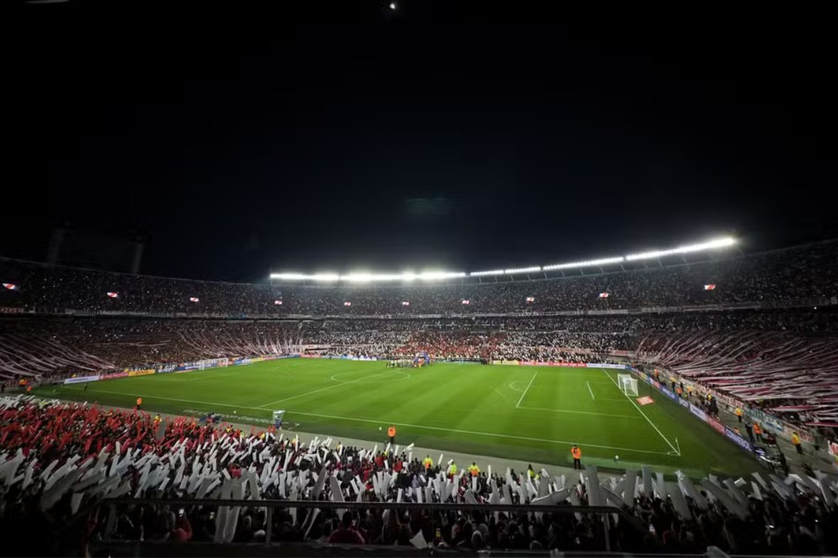 Torcedor do River Plate morre no Monumental após eliminação na Sul-Americana