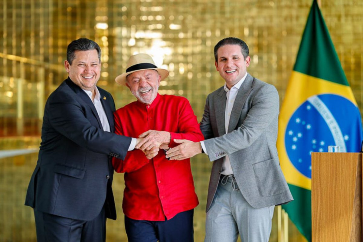 'Juntos para sempre', diz Lula ao brincar com Motta e Alcolumbre após conversa sobre 6x1