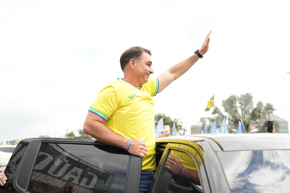 Bolsonaristas vão às ruas de Salvador em apoio a Flávio Bolsonaro no 7 de Setembro