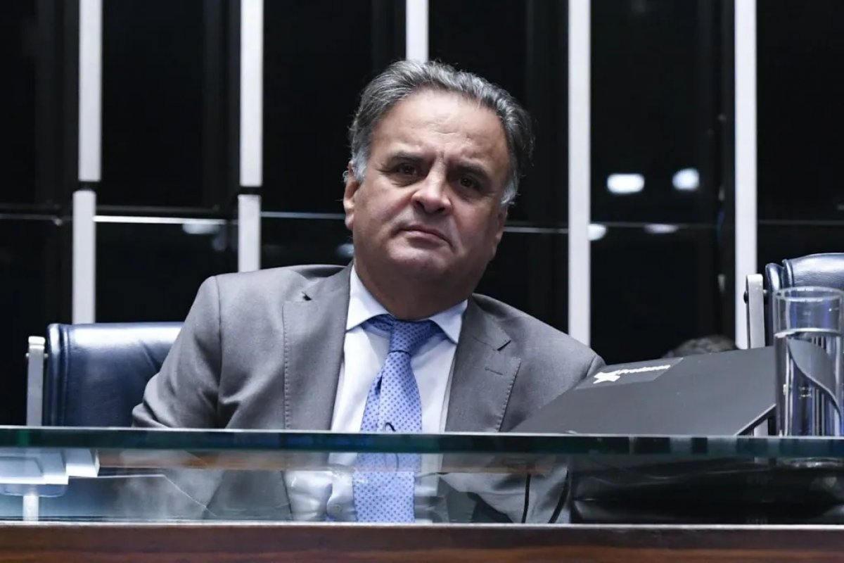 Aécio Neves muda de planos e será candidato ao Senado por Minas Gerais
