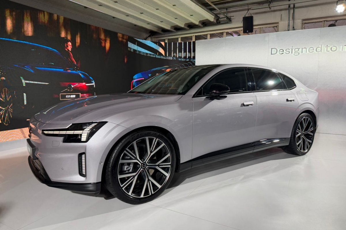 Volvo ES90 estreia por R$ 659,9 mil com alta potência e som imersivo 