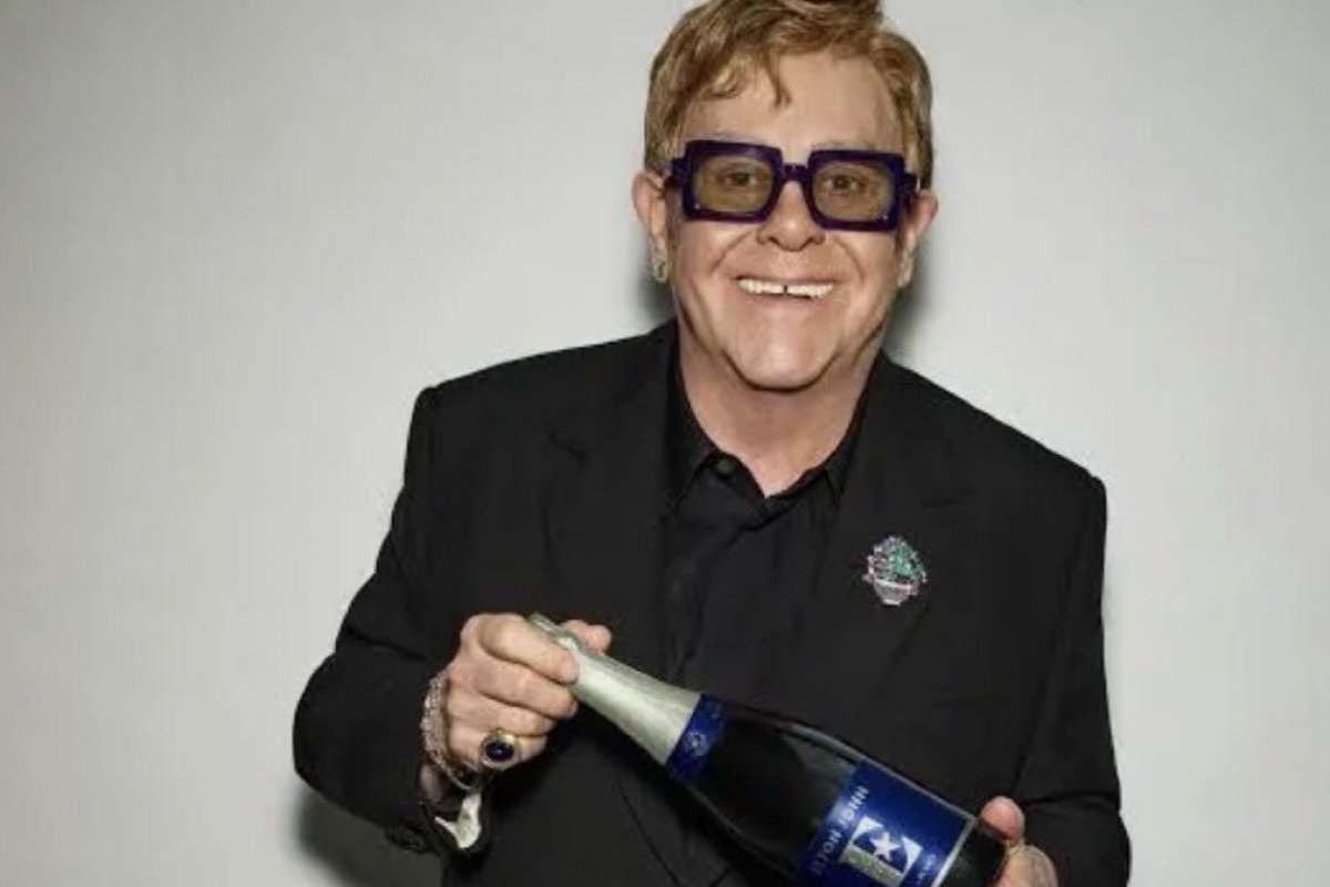 Elton John, que lidera o Rock in Rio, cantou para público hostil no festival há 15 anos