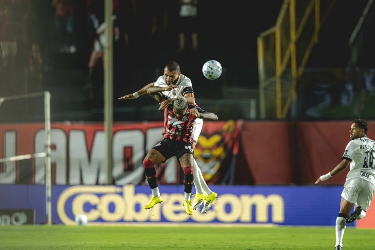 Instável e pressionado, Vitória encara o Atlético-MG em busca de reabilitação no Brasileirão