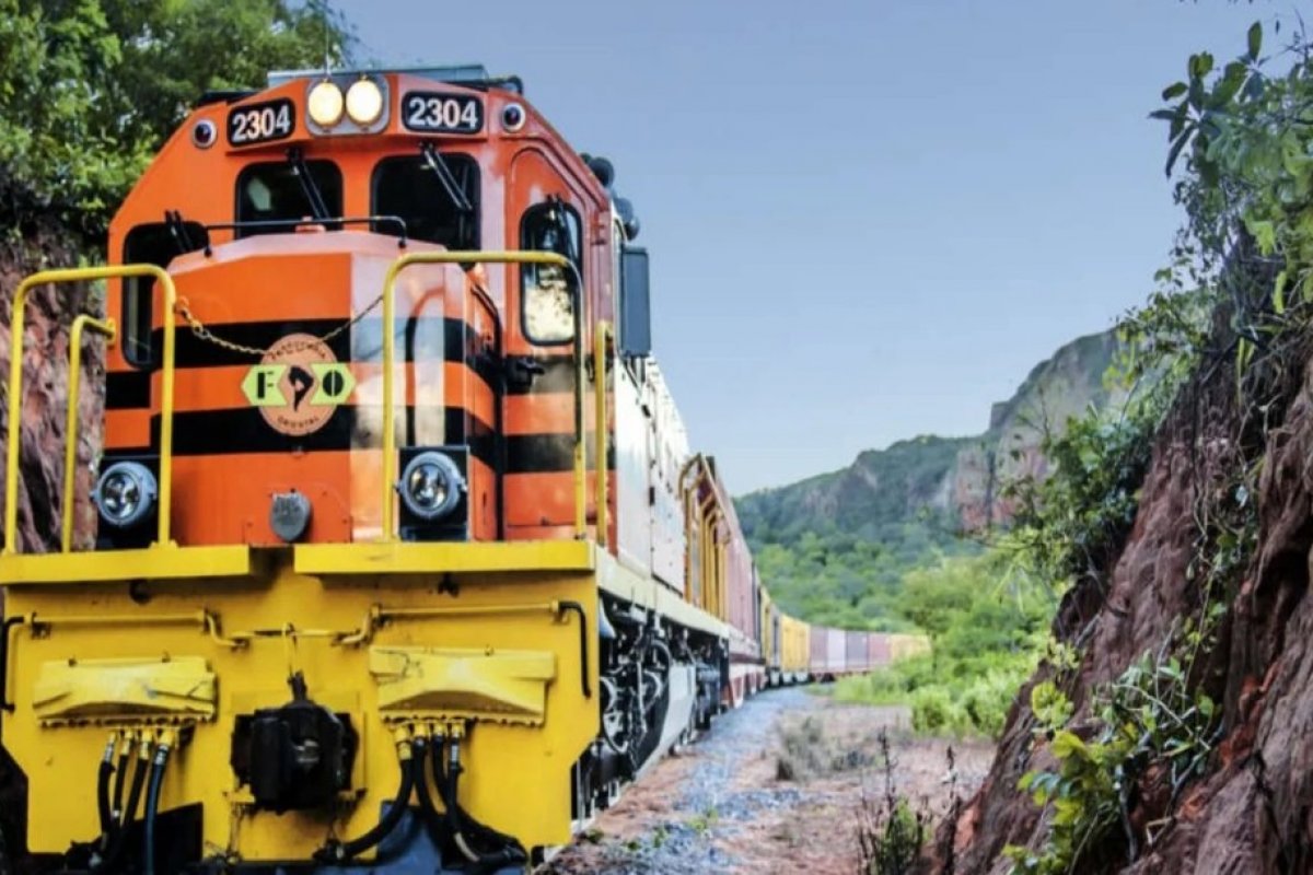 "Trem da Morte" volta a operar após seis anos fora de circulação