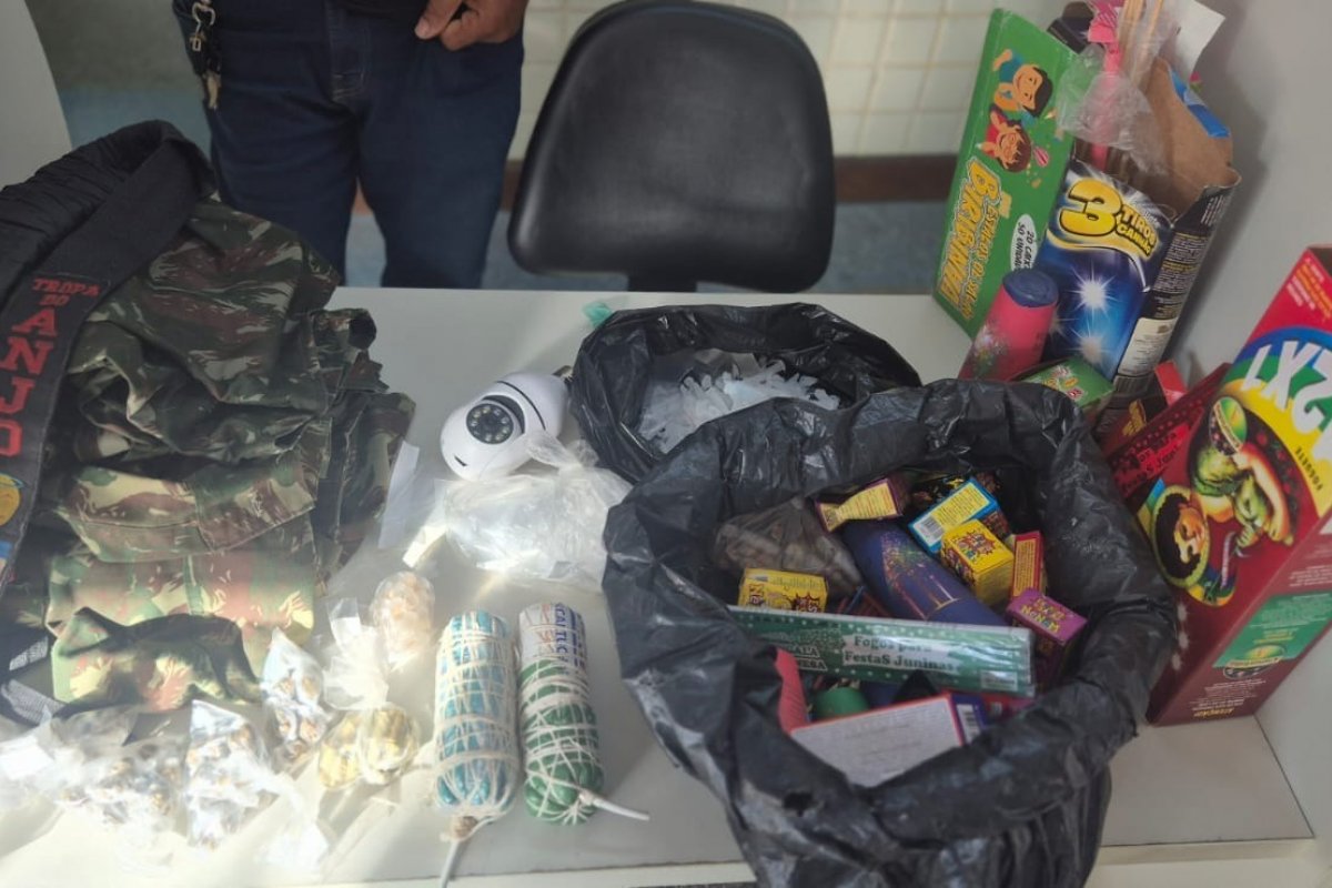 Drogas, munições e roupas camufladas são confiscadas pela PMBA durante operação no Lobato