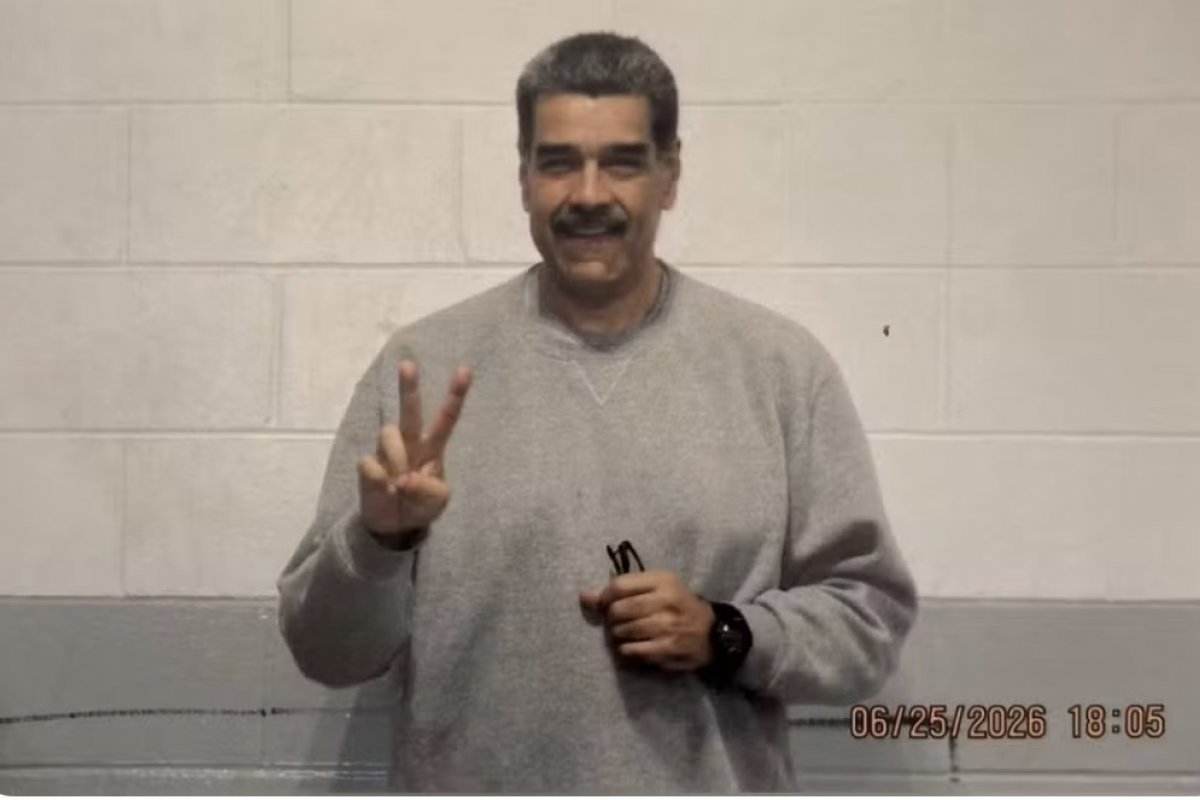 Maduro publica fotos na prisão e diz estar “firme” em mensagem no Telegram