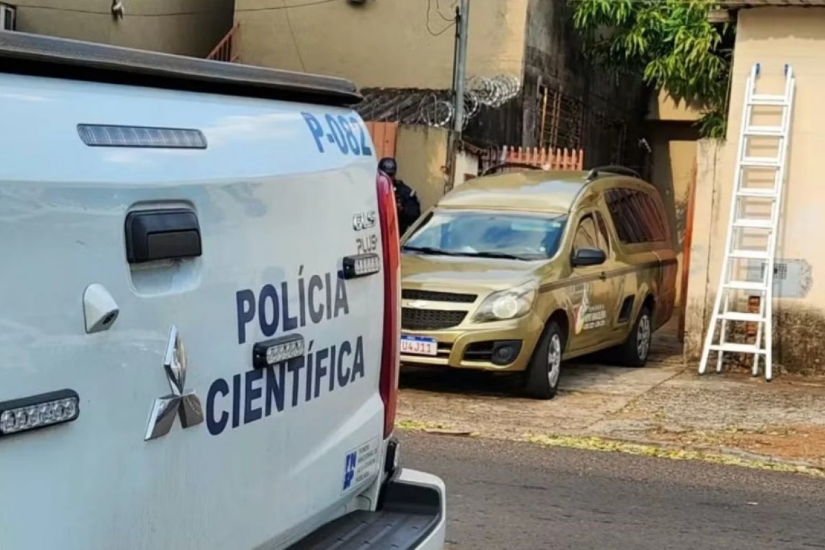 Homem é preso por feminicídio após corpo da vítima ser encontrado pela mãe