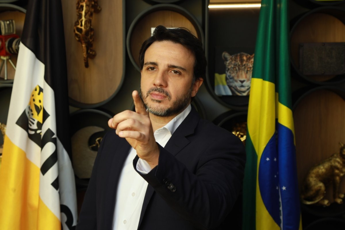 Toffoli cita 'indícios de ilicitude' em registro de Renan Santos e adia julgamento de chapa