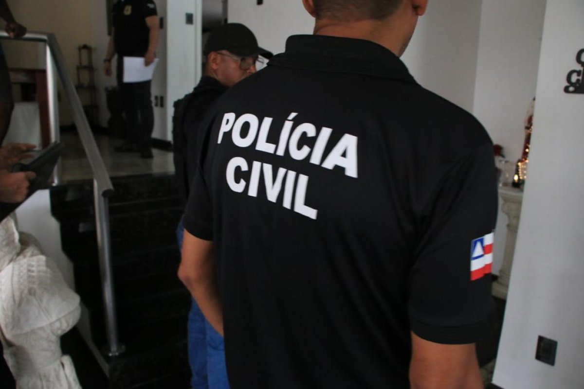 Mulher é presa em posse de maconha, ecstasy, cocaína e crack na cidade de Feira de Santana