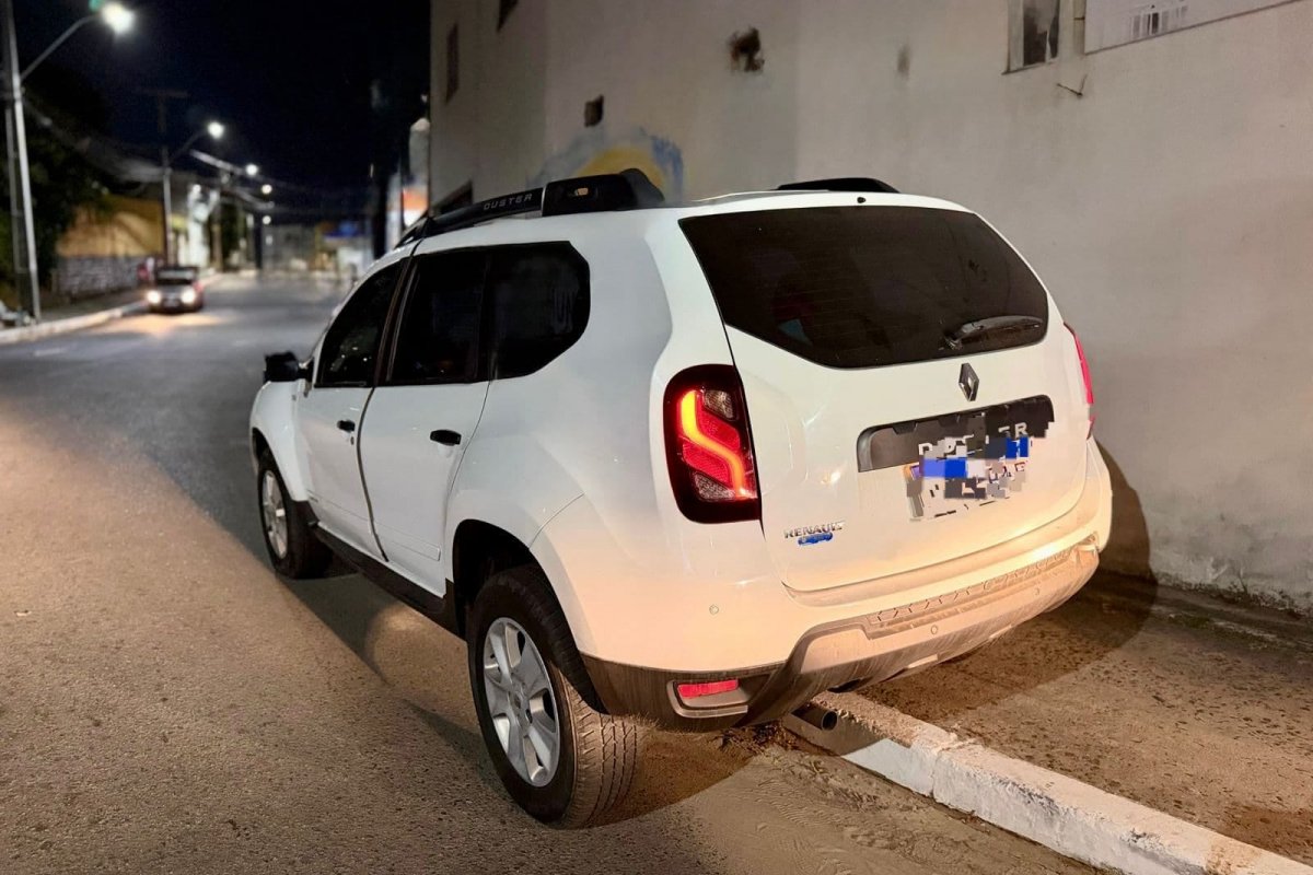 Polícia Militar prende suspeitos com carro roubado em Mussurunga