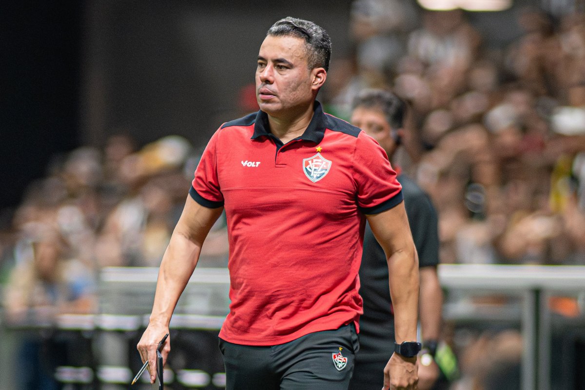 Jair Ventura admite pior momento no Vitória e coloca futuro nas mãos de Fábio Mota