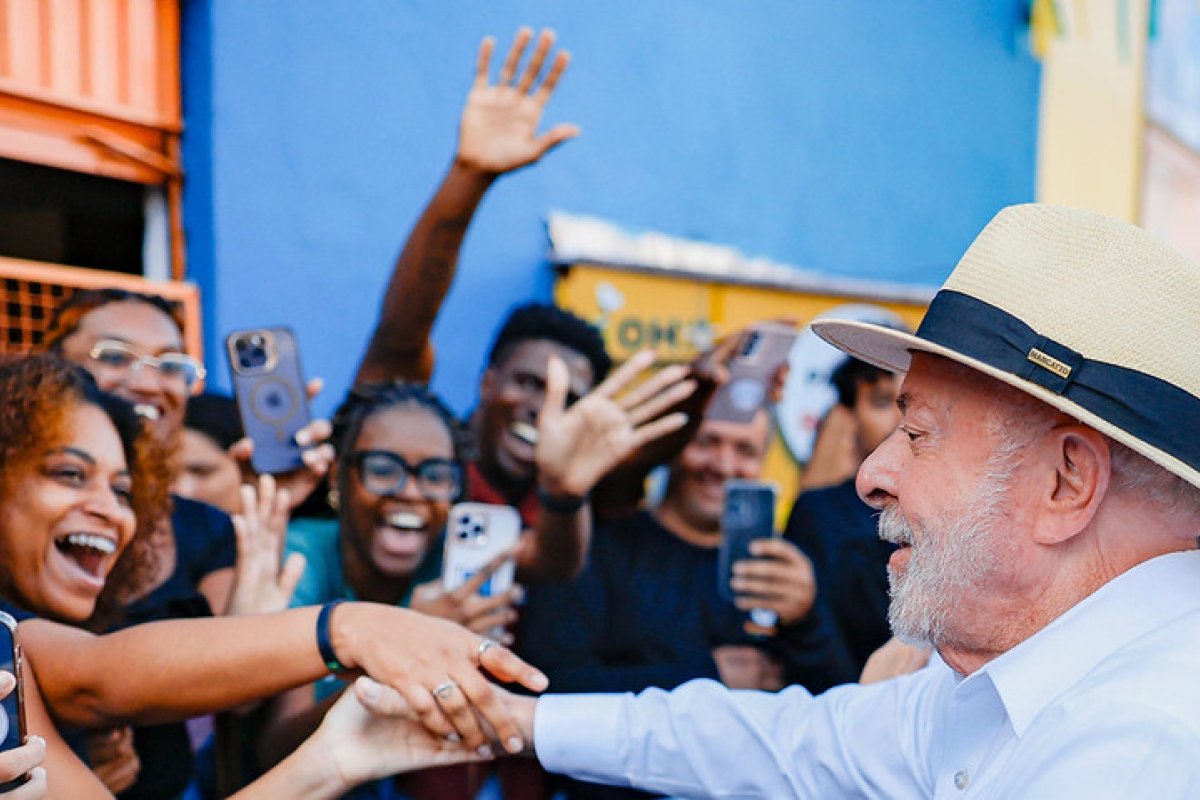 Lula lidera intenções de voto dos baianos e tem vantagem de 30 pontos sobre Flávio, diz pesquisa  