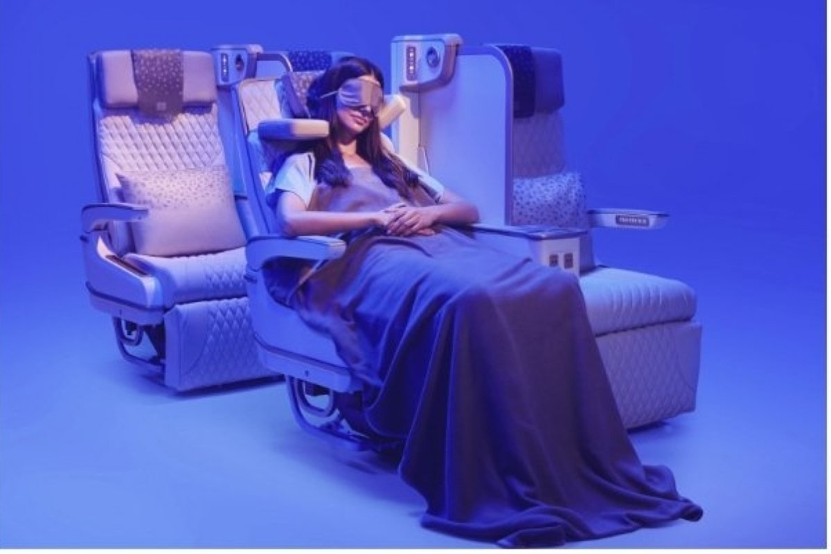 Emirates apresenta o primeiro assento elétrico do mundo para a Premium Economy! 