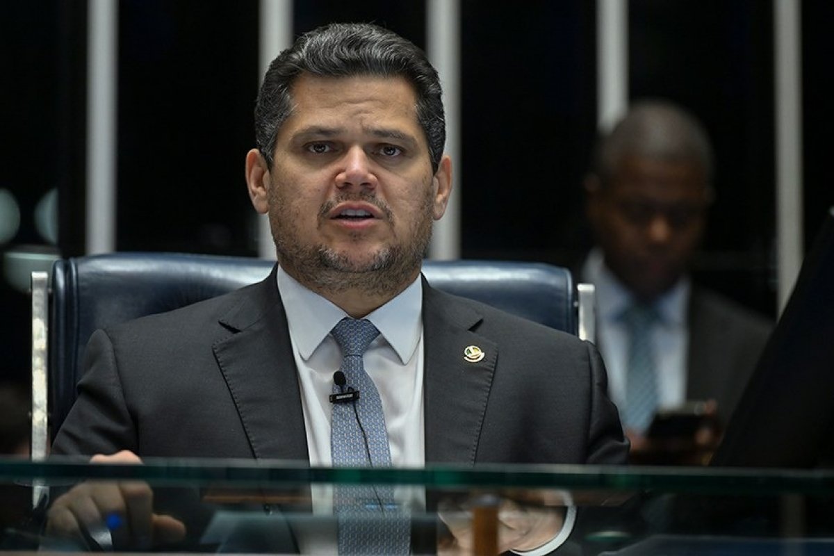 Vídeo: “Tem gente querendo ganhar a eleição ofendendo os outros”, desabafa Alcolumbre