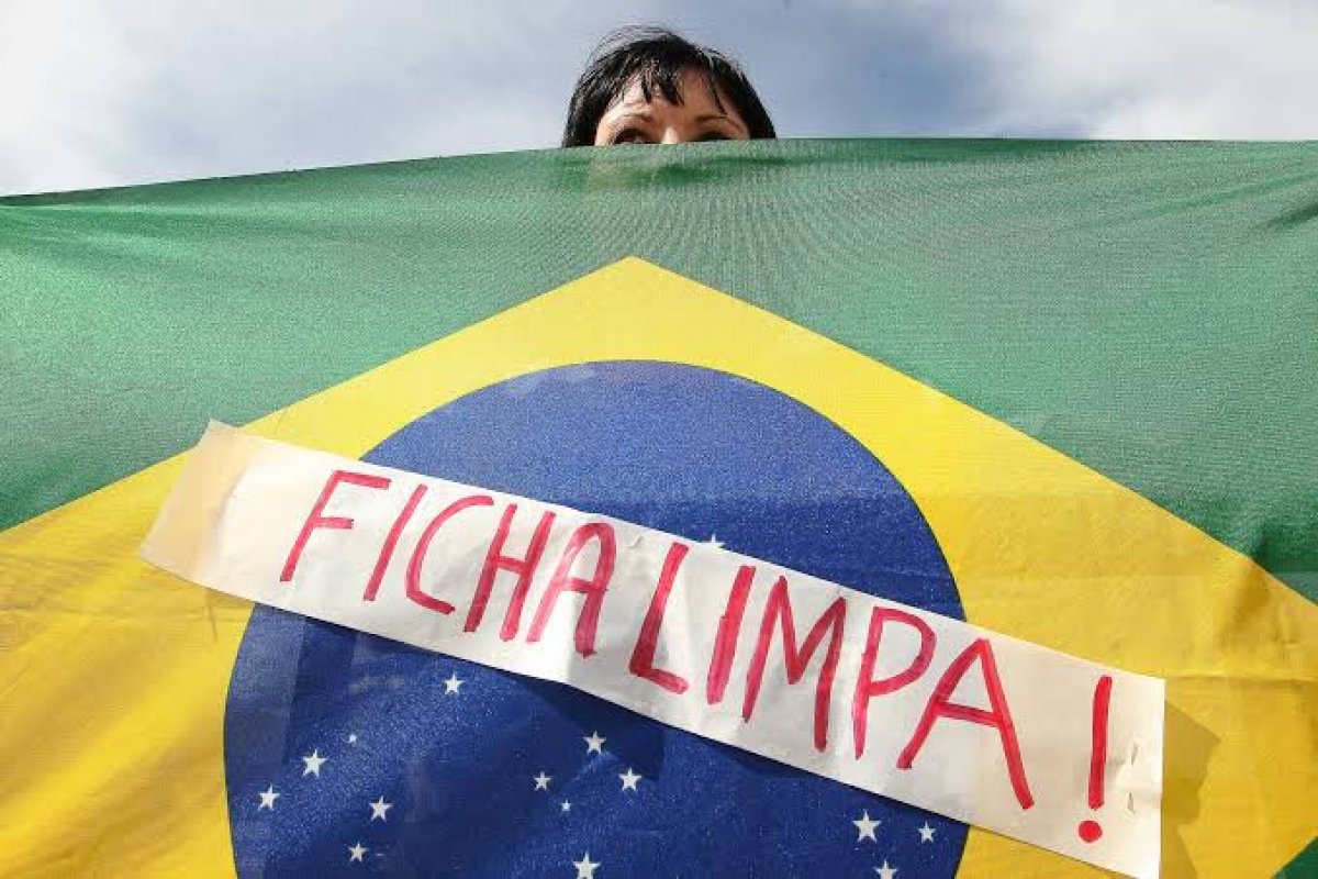 Ministério Público tenta barrar 974 candidatos pelo país, e mudança na ficha limpa amplia incerteza