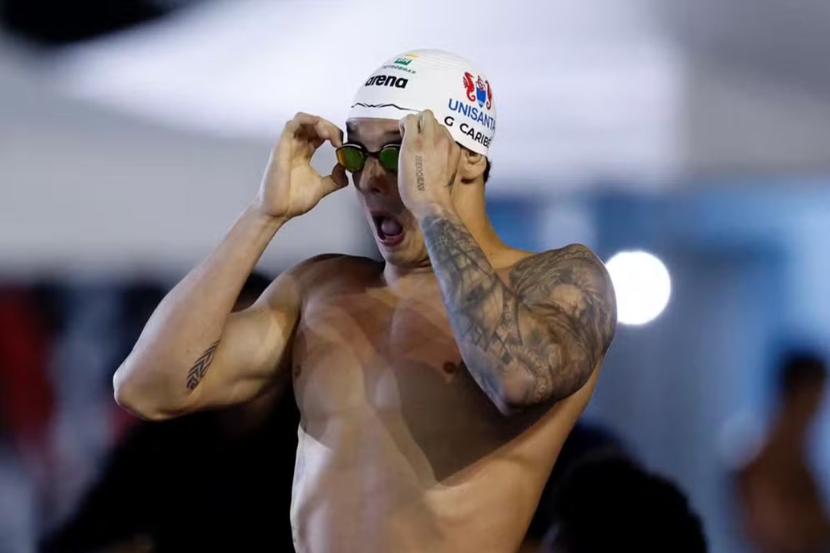 Guilherme Caribé vence 50m borboleta e fica perto de recorde mundial