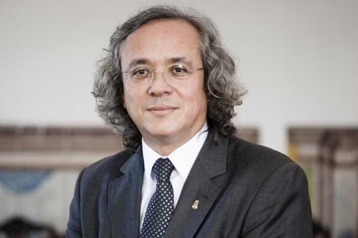 João Carlos Salles toma posse como reitor da UFBA e inicia 3º mandato 