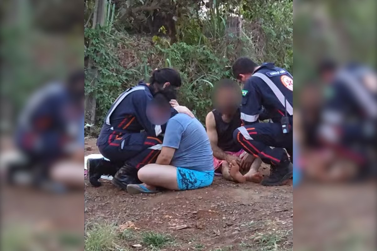 Vídeo: socorristas acalmam pais de criança de 7 anos vítima de acidente de carro