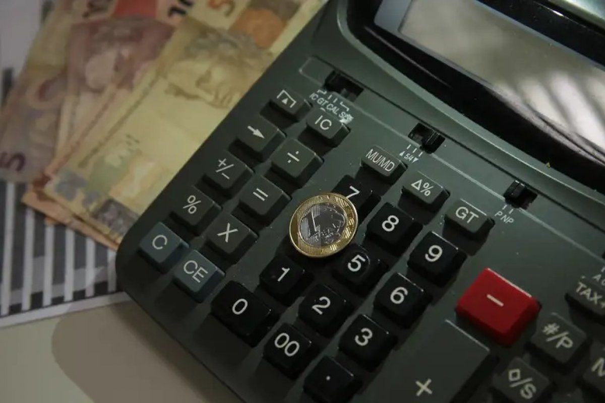 89% dos brasileiros afirmam que problemas financeiros já afetaram sua saúde mental, diz pesquisa