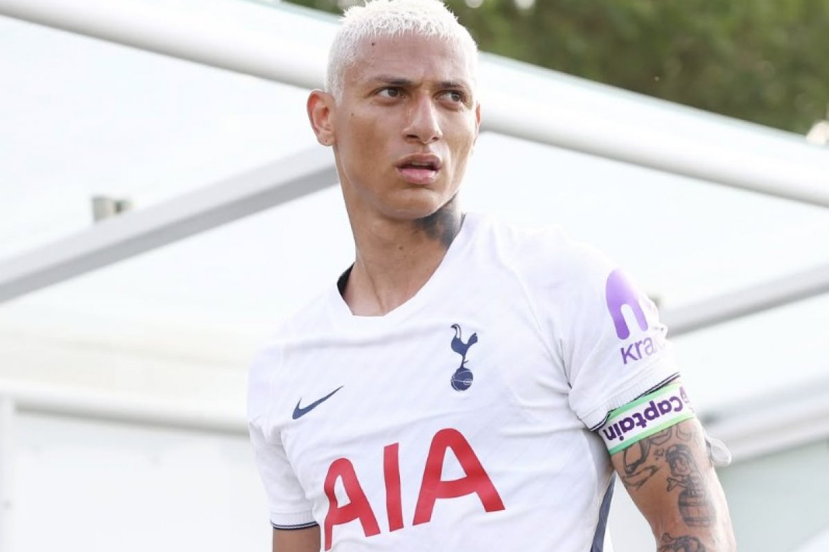 Richarlison não é inscrito na Premier League e pode deixar o Tottenham na temporada 2026/27