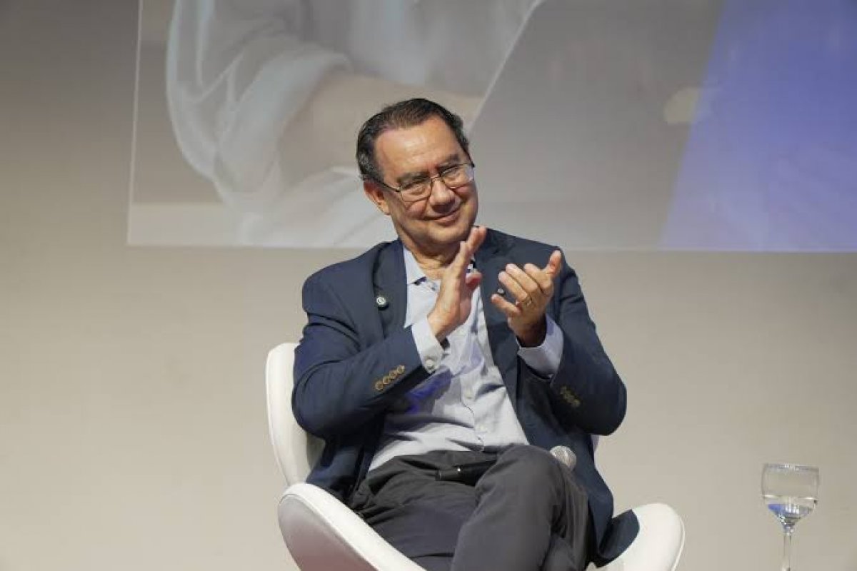 Augusto Cury esconde empresas nos EUA da Justiça Eleitoral