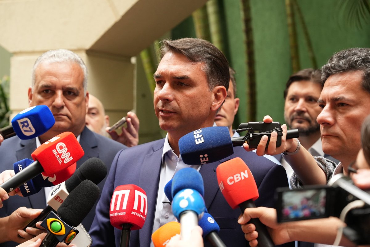 Flávio Bolsonaro cobra impeachment de Moraes no Senado: “Já passou da hora”
