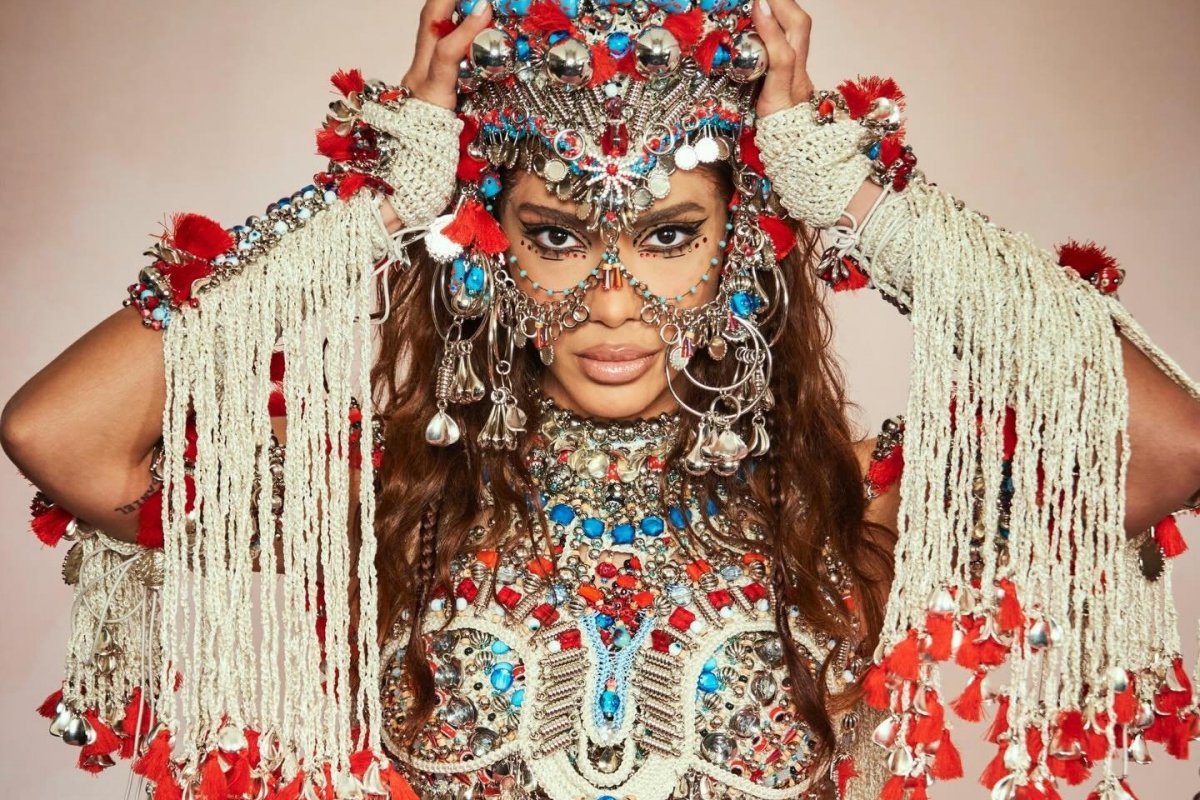 Anitta fala pela primeira vez sobre ser rainha de bateria da Grande Rio