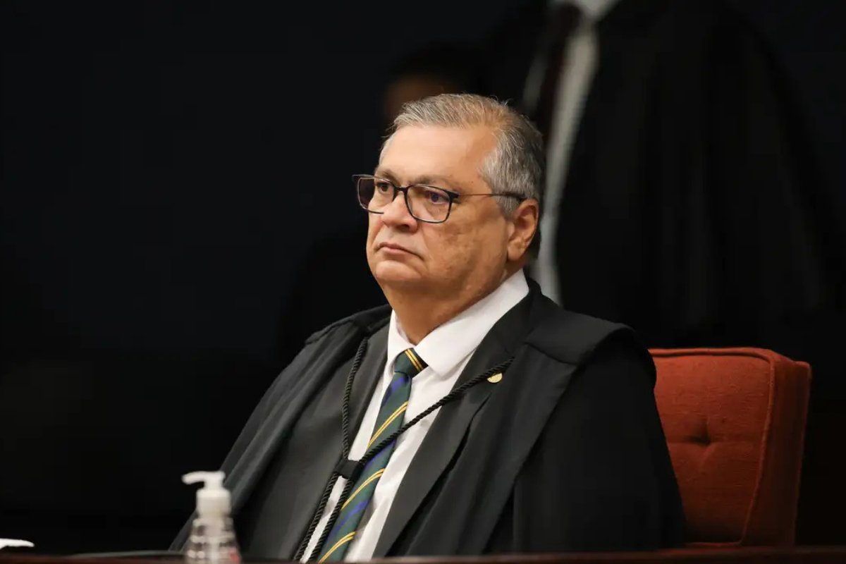 Dino questiona promessa de fim de inquérito das fake news, sem citar Fachin