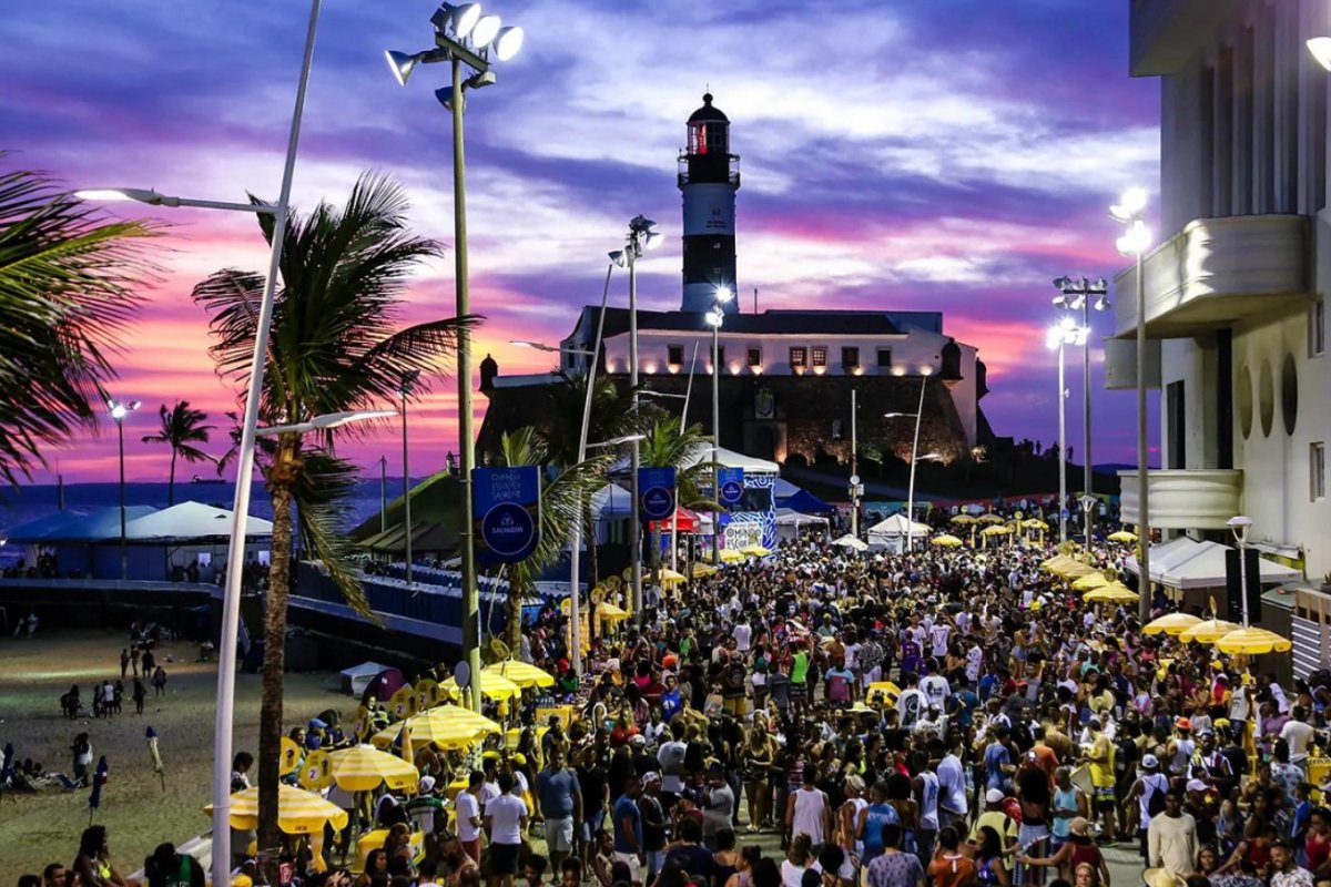 Parada LGBT+ provoca alteração no trânsito entre a Barra e Ondina neste domingo (6)