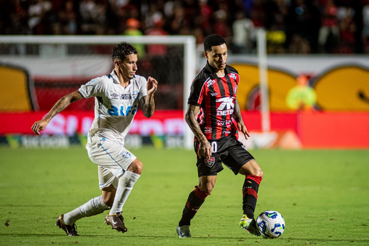 Vitória busca reação contra Grêmio para interromper sequência negativa 
