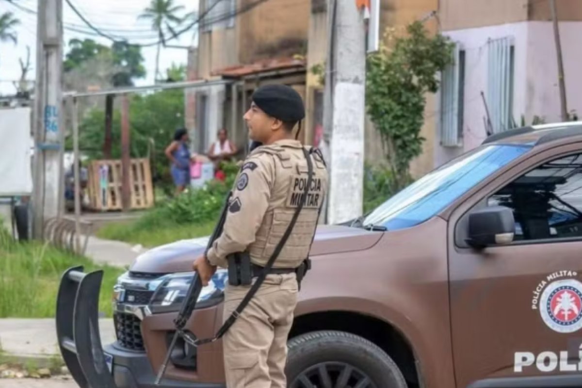 Mãe é presa após filhos de 1 e 2 anos serem encontrados sozinhos na Bahia