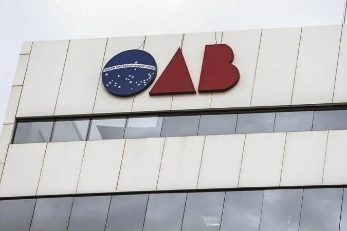 OAB nacional pede rigor, mas seccionais defendem afastamento de Moraes