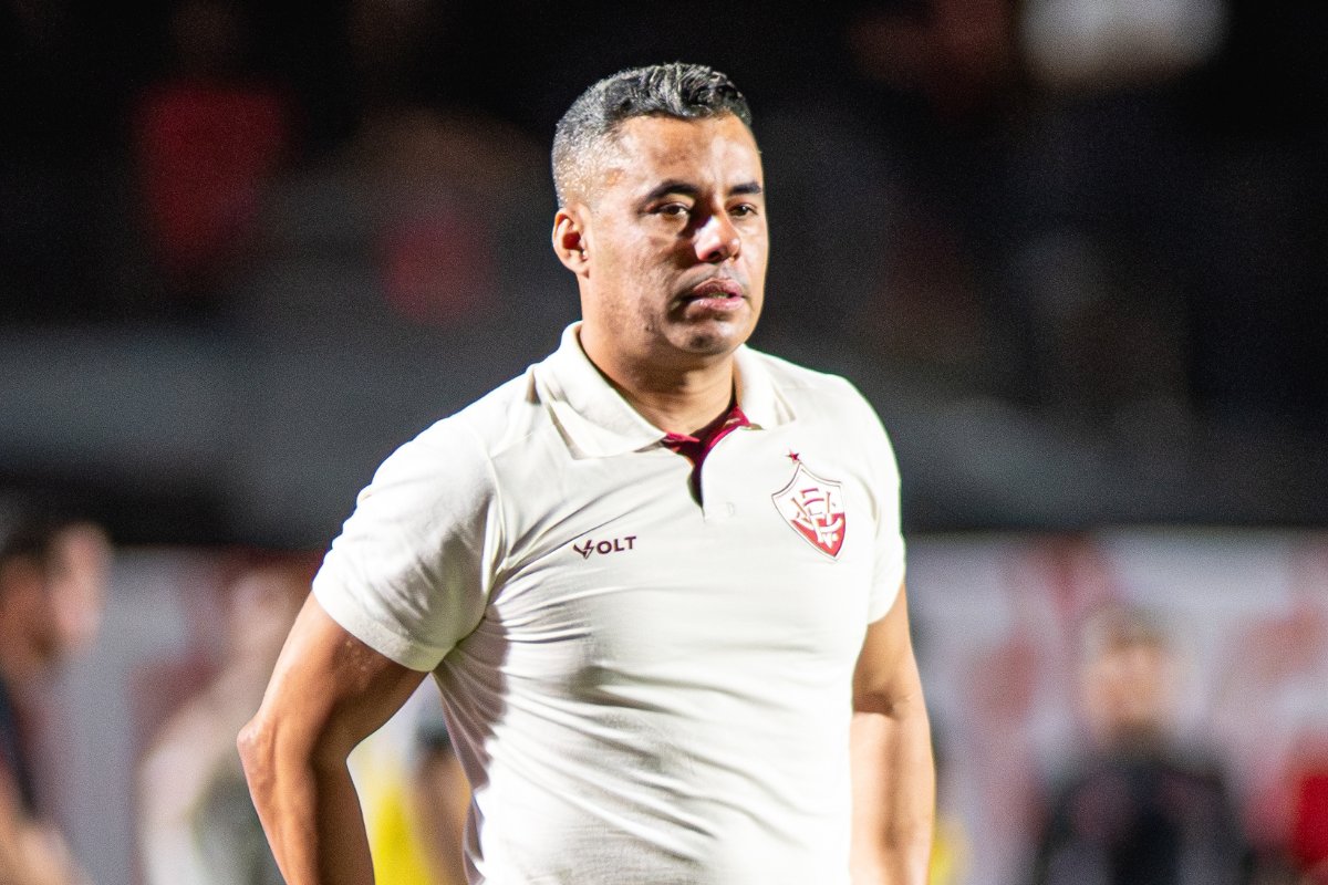 Jair Ventura comemora fim da sequência negativa e mira primeira vitória fora pelo Vitória
