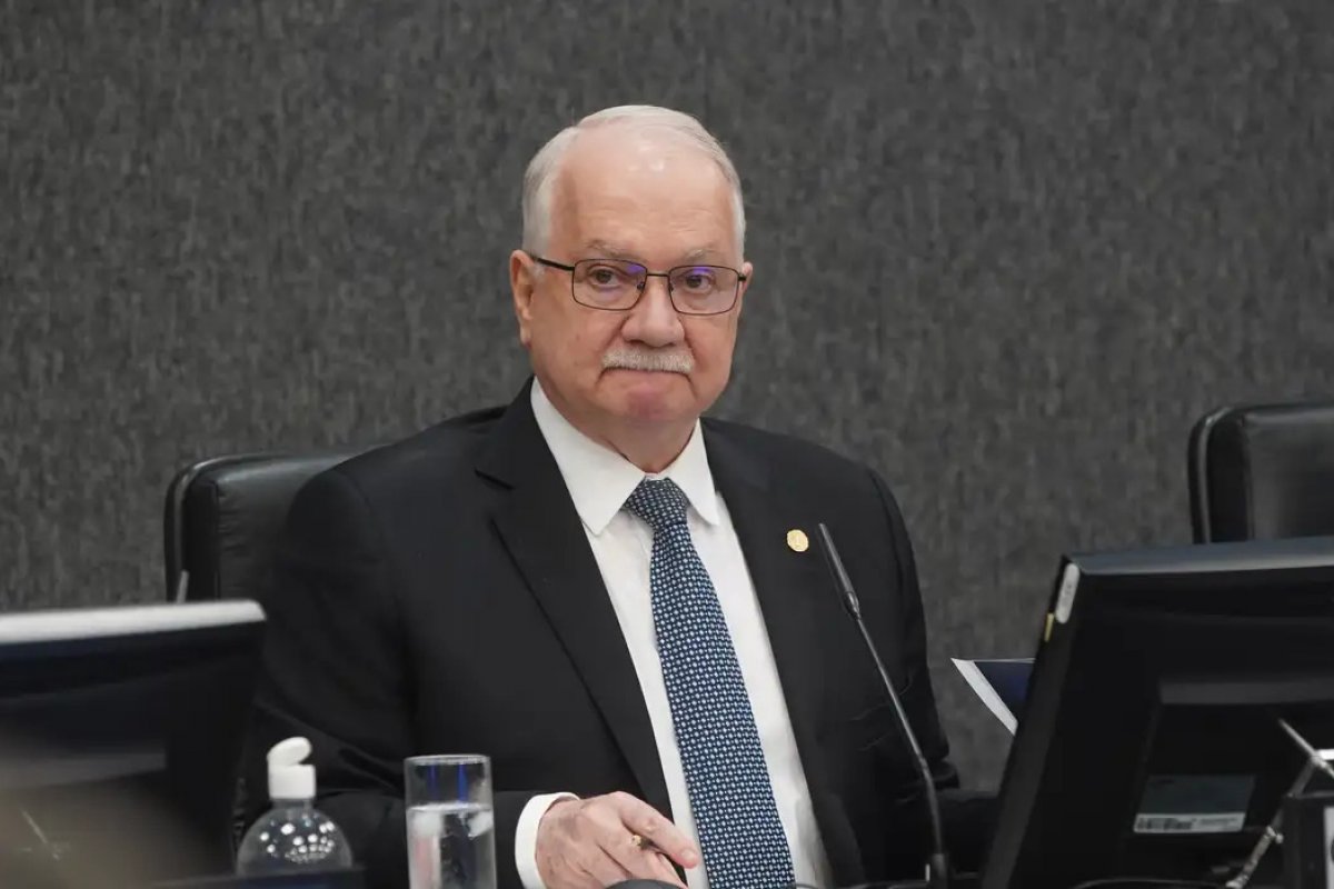 Ex-presidentes do STF pedem ação de Fachin e falam em 'mais aguda crise' da corte