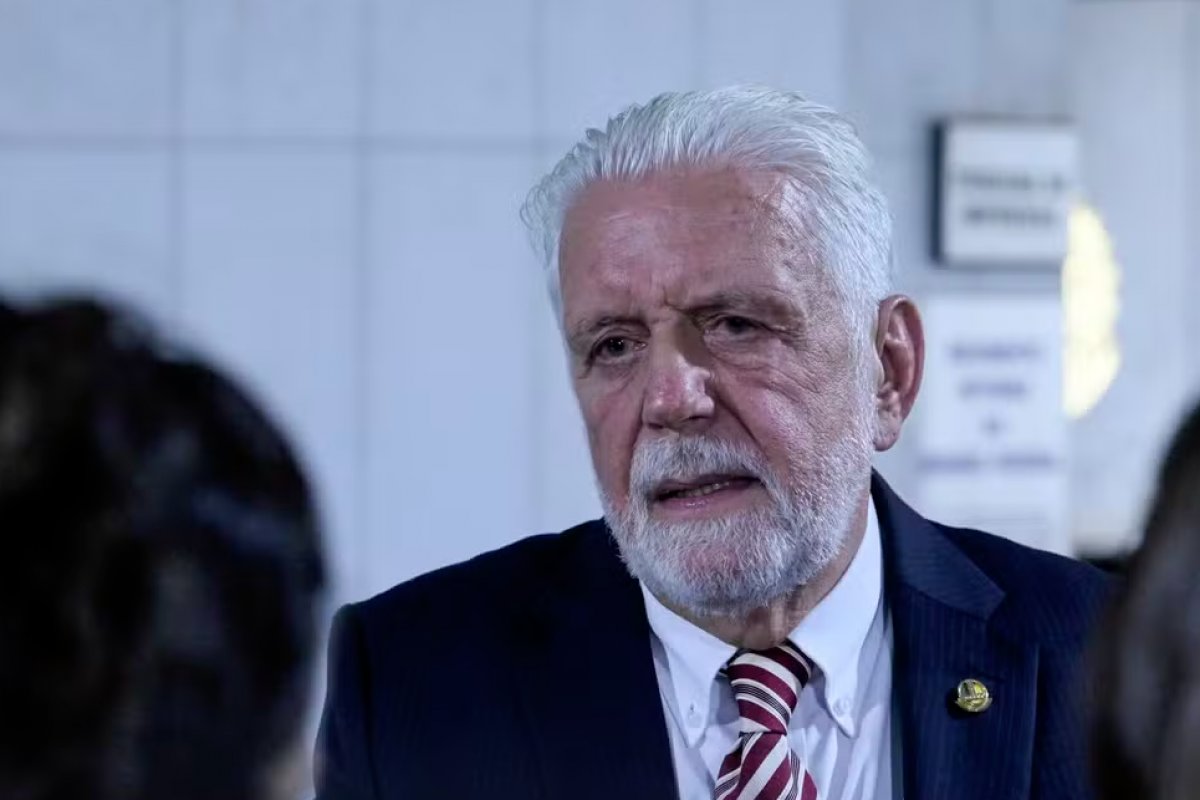 Wagner rebate críticas da oposição sobre fila da regulação e questiona leitos em Salvador: 'Não tem uma emergência'