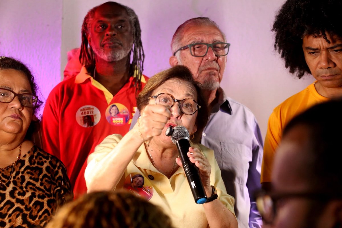 Lídice da Mata diz que Mendonça "repete métodos" de Sérgio Moro para favorecer Flávio Bolsonaro