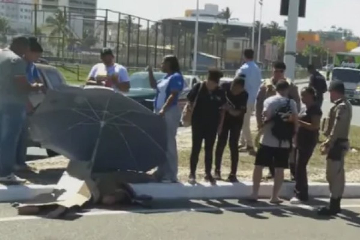Mulher morre após ser atropelada na Avenida Octávio Mangabeira