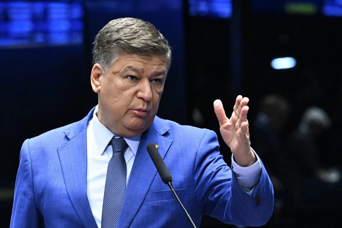 Senador pede prisão preventiva de Andrei Rodrigues após afastamento da PF