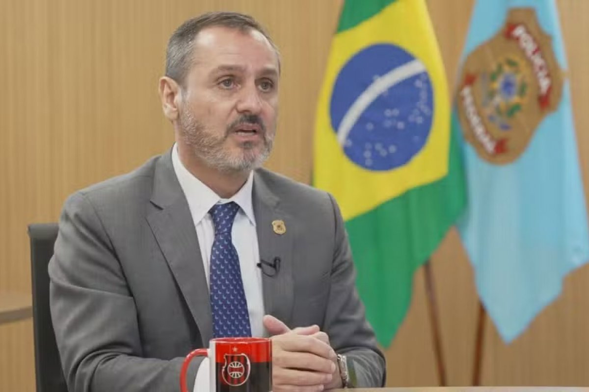 AGU pede suspensão do afastamento de diretor-geral da PF